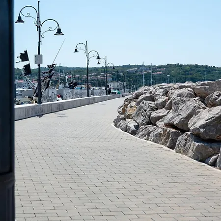 Terra Navis Izola-parking Included 700m Apartamento